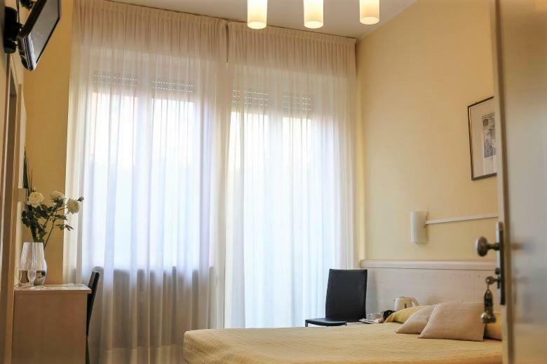 Large Double Room,778795512:JPEG